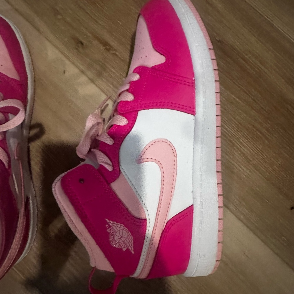 Nike air Jordan girls high tops, size 3. EUC - Picture 2 of 7